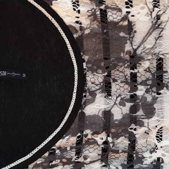 Edista top. Short Sleeve Black & White Top, Lace Front, Round Ne… - Picture 5 of 13